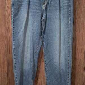 Universal Thread Women's Straight Jeans in Blue